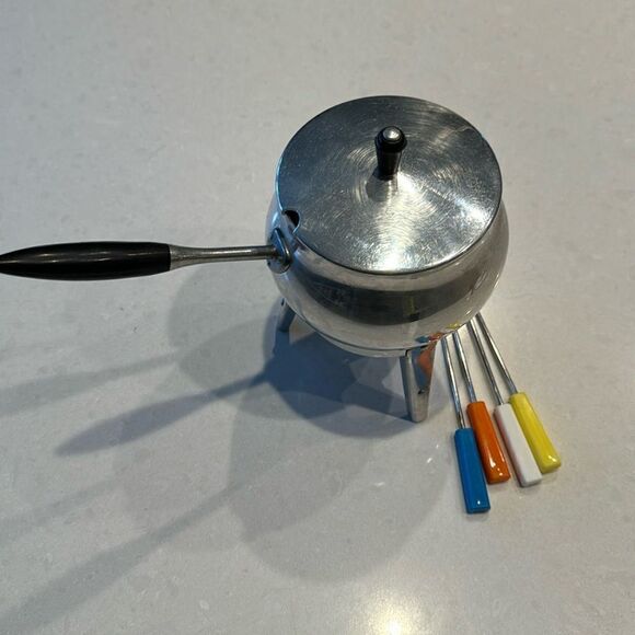 Fondue pot vintage with lid, wooden handle, candle stand, and 4 forks, so fun. - Picture 1 of 9